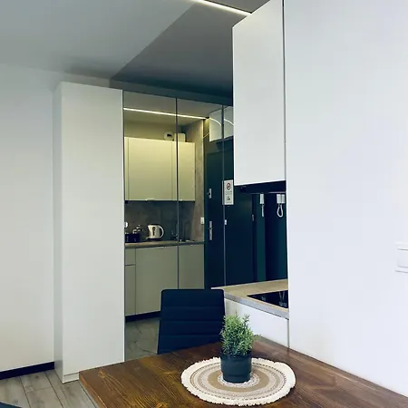 Апартаменти Enes Legnicka Street 59d *